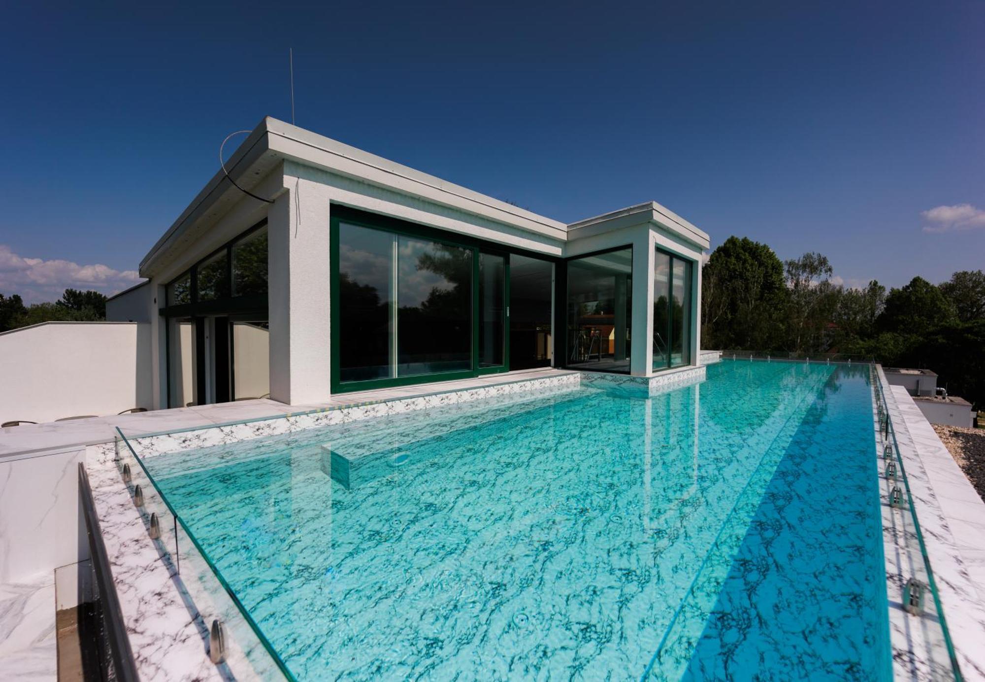 Апартаменты Bauhaus Labi Garden Wellness Шиофок